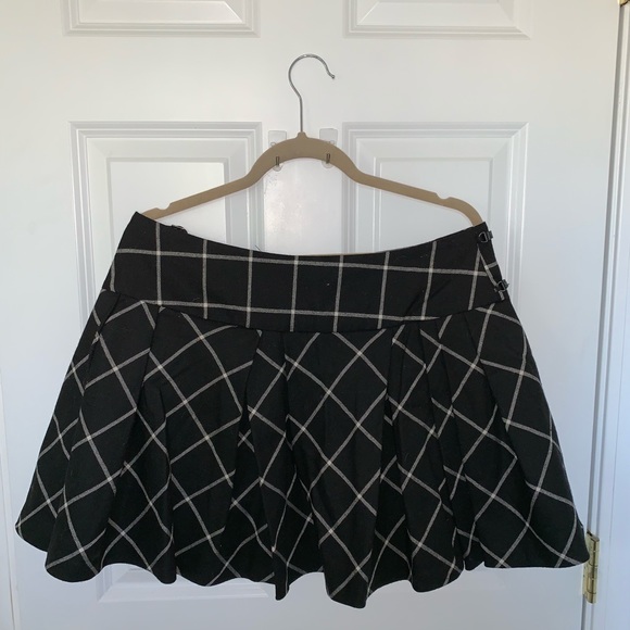 Cynthia Steffe Like New Mini Skirt - Picture 2 of 4